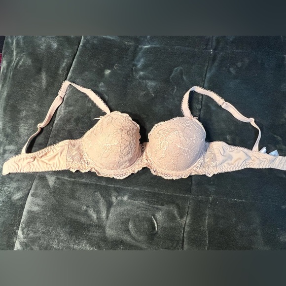 2/$20 🍭 Frederick’s of Hollywood Lace Bra (36C) Nude - Picture 5 of 7